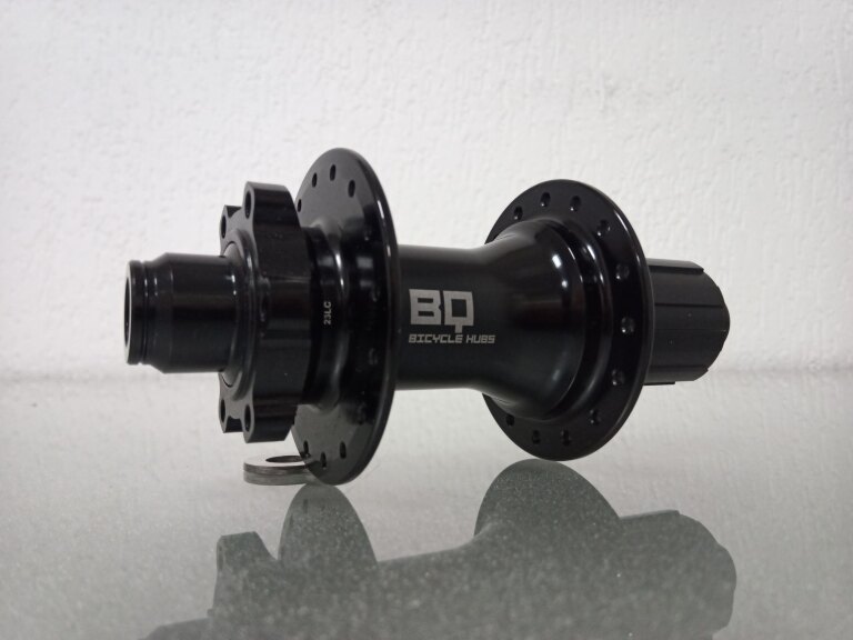 Achternaaf / 148 MM / Steekas Ø 12 MM / Disc (6 bout) / 32GTS / BQ / BQ-RH30015 / HG Body 36,85 MM / Zwart / MTB