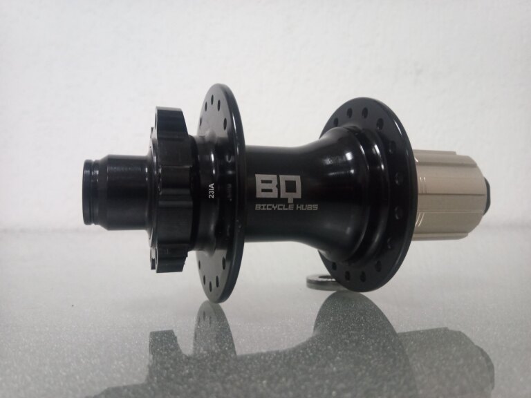 Achternaaf / 142 MM / Steekas Ø 12 MM / Disc (6 bout) / 36GTS / BQ / BQ-RH30004 / HG Body 36,85 MM / Zwart / MTB - Tour