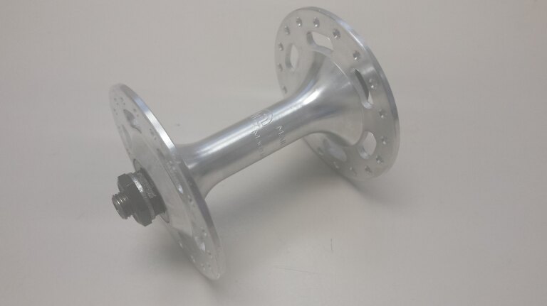 Front hub / 97 MM / Drop axle / Rim brake / 36GTS / Maillard / NOS / Silver / Race