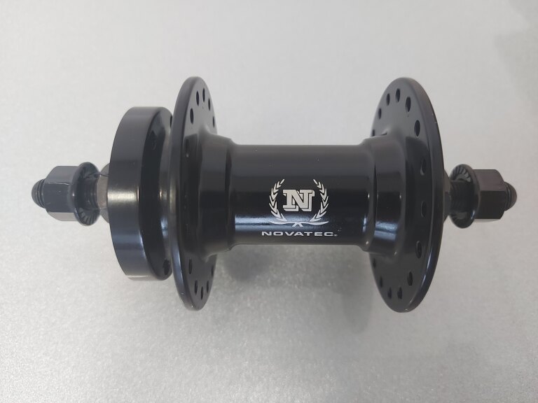 Front hub / 100 MM / Fixed axle 137 MM / Disc (6 bolts) / 32GTS / Novatec / Others / Black / Cargo