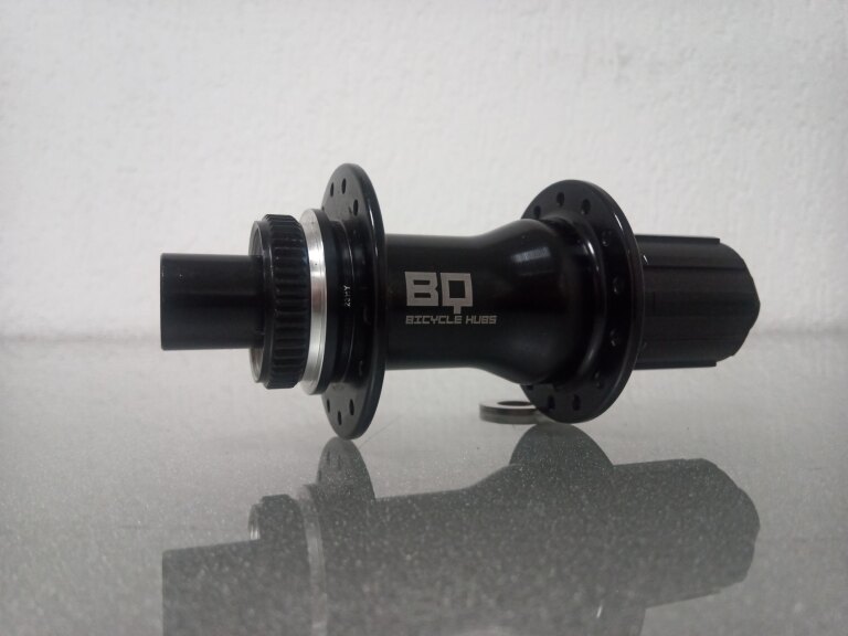 Rear hub / 142 MM / Thru axle Ø 12 MM / Disc (Centerlock) / 28GTS / BQ / BQ-RH30002 / HG Body 36,85 MM / Black / Race