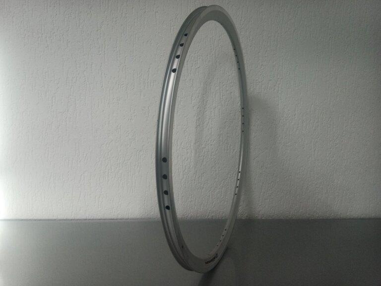 Rim / 622X19C / 32GTS / Double-walled / No eyelets / Rigida - Ryde / Batavus 8*4 / Silver / Brake surface