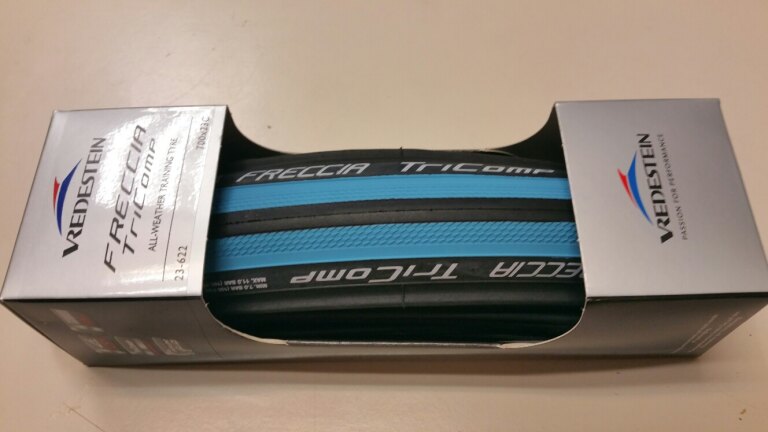 Tyre / 700X23C (ETRTO 23-622) / Vredestein / Freccia TriComp / Black - Blue / Folding bead / Race 