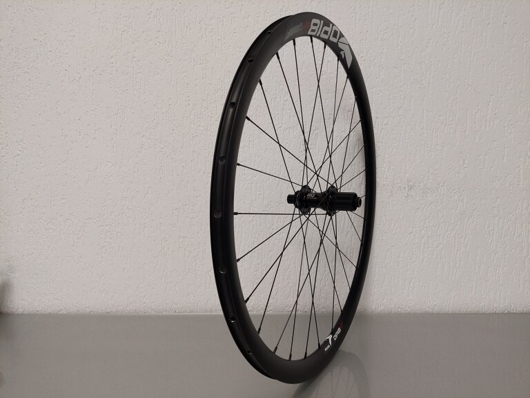 Achterwiel / 622X18C / Rigida - Ryde / DP18 Speed Disc / Zwart / BQ / BQ-RH30002 / HG Body 36,85 MM / 142 MM / Disc (Centerlock) / Race