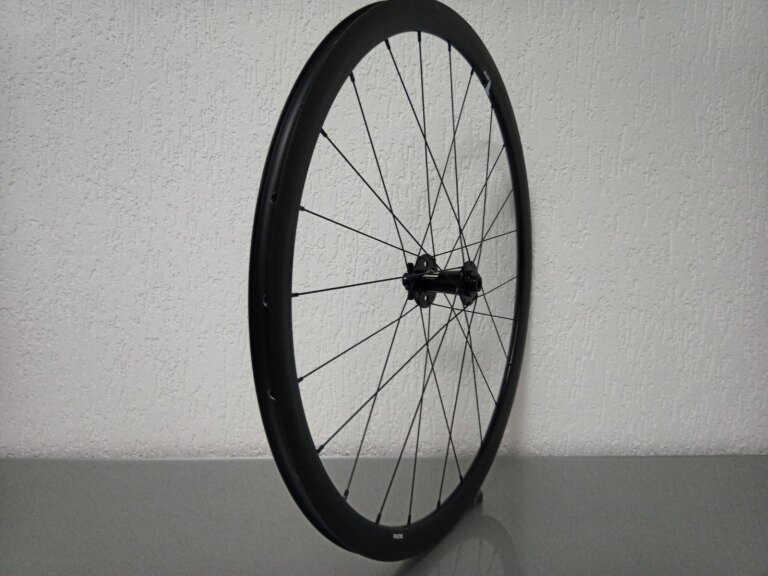 Roue avant / 622X18C / Rigida - Ryde / DP18 Speed ​​​​Disc / Noir / Novatec / D791SB/A / / 100 MM / Disque (6 boulons) / Race