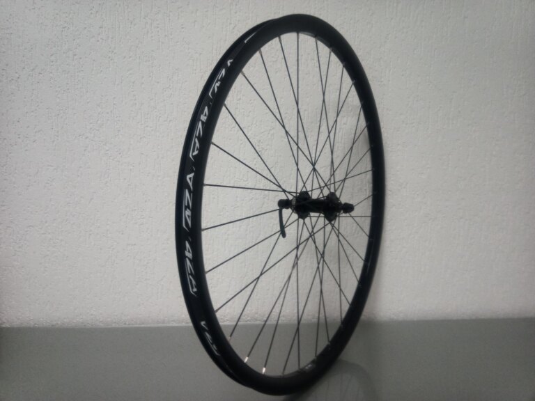 Voorwiel / 622X25C / Rigida - Ryde / ZAC 25 / Zwart / Shimano / HB-RM65 /  / 100 MM / Disc (Centerlock) / MTB