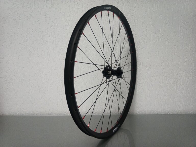 Roue avant / 584X30C / Rigida - Ryde / Edge M 30 os / Noir / Novatec / D791SB/A / / 100 MM / Disque (6 boulons) / VTT