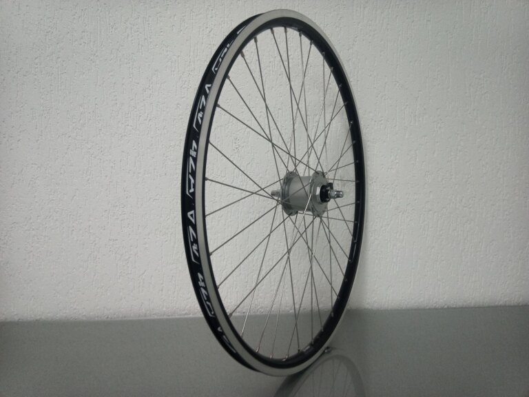 Roue avant / 622X19C / Rigida - Ryde / Andra 10 / Noir / Shimano / DH-C3000-3N-NT 6V-3.0W Dynamo / / 100 MM / Frein sur jante / City