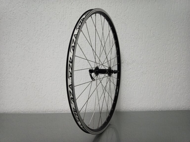 Roue avant / 559X19C / Rigida - Ryde / ZAC 2000 / Noir / Shimano / HB-T4000 Alivio / / 100 MM / Frein sur jante / VTT - Tour