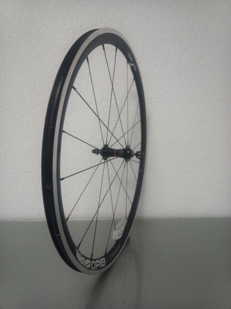 Roue avant / 622X18C / Rigida - Ryde / DP18 Speed ​​​​/ Noir / Bontrager / Autres / 100 MM / Frein sur jante / Race