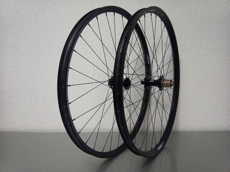 Laufradsatz / 622X30C / Rigida - Ryde / Edge M 30 os / Schwarz / Novatec / D462SB-A5A-B12 / HG Body 36,85 MM / 148 MM / Disc (6 Schrauben) / MTB