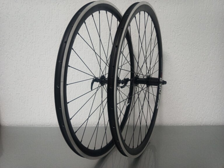 Wheelset / 622X18C / Rigida - Ryde / DP18 Speed / Black / Shimano / FH-RS400 Tiagra / HG Body 36,85 MM / 130 MM / Rim brake / Race