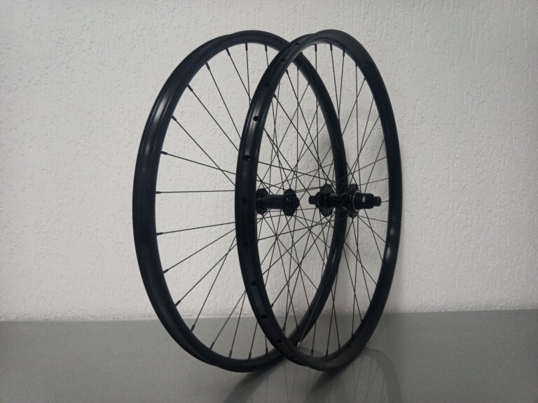 Laufradsatz / 622X30C / Race Face / AR Offset 30 / Schwarz / BQ / BQ-RH30019 / SRAM XD(R) 11S/12S / 148 MM / Disc (Centerlock) / MTB