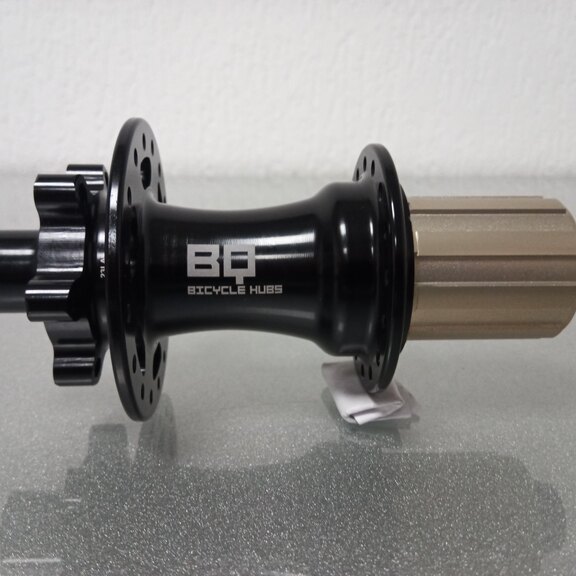 Rear hub / 142 MM / Thru axle Ø 12 MM / Disc (6 bolts) / 32GTS / BQ / BQ-RH30013 / HG Body 36,85 MM / Black / Race 