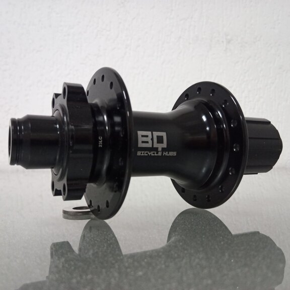 Achternaaf / 148 MM / Steekas Ø 12 MM / Disc (6 bout) / 32GTS / BQ / BQ-RH30015 / HG Body 36,85 MM / Zwart / MTB 