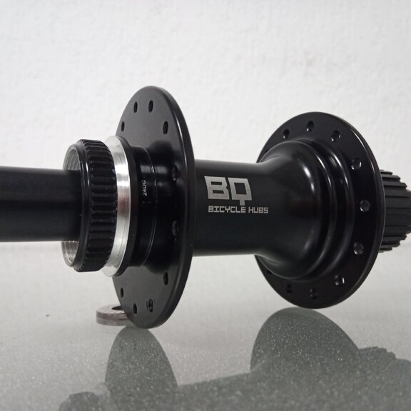 Achternaaf / 148 MM / Steekas Ø 12 MM / Disc (Centerlock) / 32GTS / BQ / BQ-RH30022 / Micro Spline 12S / Zwart / MTB 