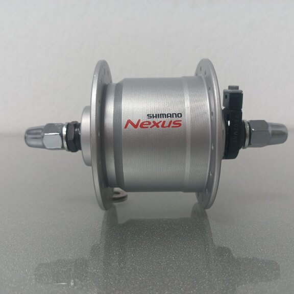 Front hub / 100 MM / Fixed axle 140 MM / Velgrem / 32GTS / Shimano / DH-C3000-3N-NT 6V-3.0W Dynamo / Silver / City 