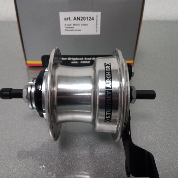 Rear hub / 118 MM / Fixed axle 163 MM / Drum Brake 70 MM / 36GTS / Sturmey Archer / X-RD3 / 3S / Zilver / City 