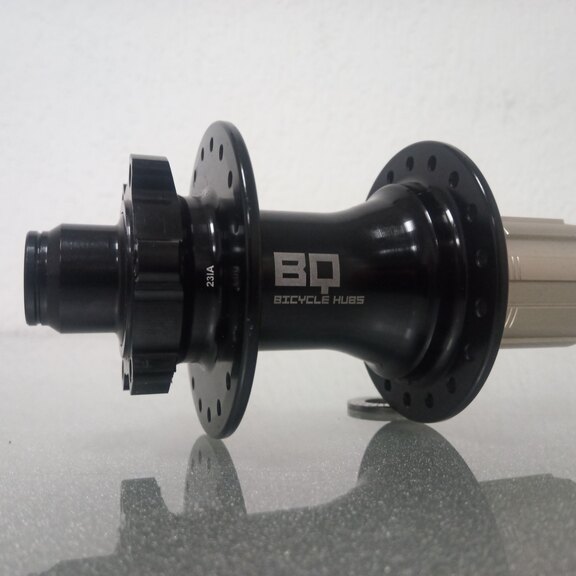 Rear hub / 142 MM / Thru axle Ø 12 MM / Disc (6 bolts) / 36GTS / BQ / BQ-RH30004 / HG Body 36,85 MM / Black / MTB - Tour 