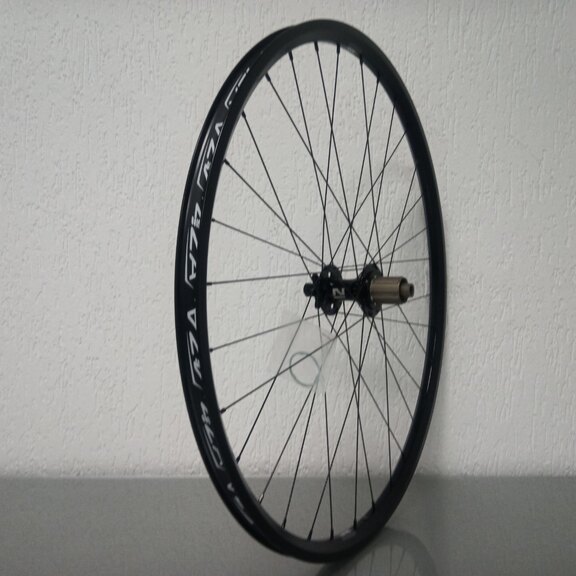 Roue arrière / 622X21C / Rigida - Ryde / ZAC 421 / Noir / Novatec / D462SB-A5A-B12 / HG Body 36,85 MM / 148 MM / Disque (6 boulons) / VTT 