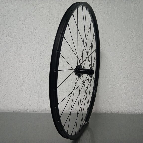 Roue avant / 622X22C / Rigida - Ryde / Yura 22mm / Noir / Novatec / D791SB/A / / 100 MM / Disque (6 boulons) / Gravel 