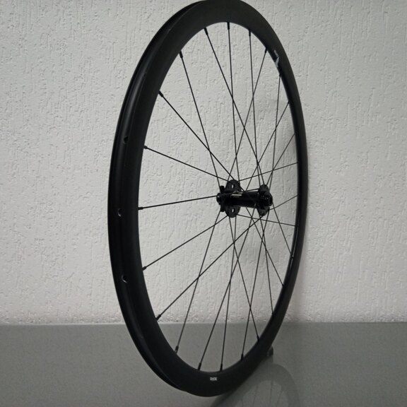 Voorwiel / 622X18C / Rigida - Ryde / DP18 Speed Disc / Zwart / Novatec / D791SB/A /  / 100 MM / Disc (6 bout) / Race 