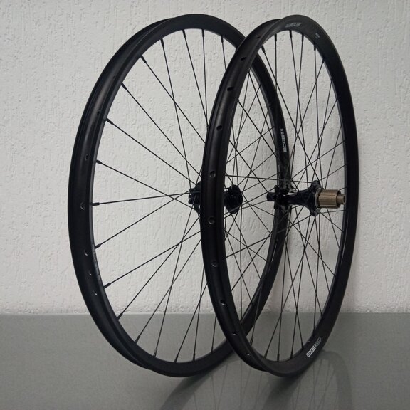 Wielset / 622X30C / Rigida - Ryde / Edge M 30 os / Zwart / Novatec / D462SB-A5A-B12 / HG Body 36,85 MM / 148 MM / Disc (6 bout) / MTB 