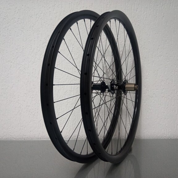 Wheelset / 622X28C / BQ / CRBN-TRL / Black / Novatec / D462SB-A5A-B12 / HG Body 36,85 MM / 148 MM / Disc (6 bolts) / MTB 