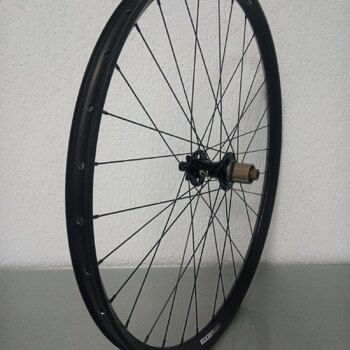 Hinterrad / 622X30C / Rigida - Ryde / Edge M 30 os / Schwarz / Novatec / D462SB-A5A-B12 / HG Body 35 MM  / 148 MM / Disc (6 Schrauben) / MTB