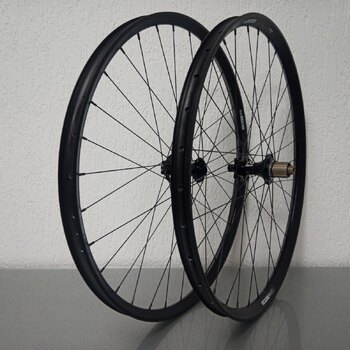 Paire de roues / 622X30C / Rigida - Ryde / Edge M 30 os / Noir / Novatec / D462SB-A5A-B12 / HG Body 36,85 MM / 148 MM / Disque (6 boulons) / VTT