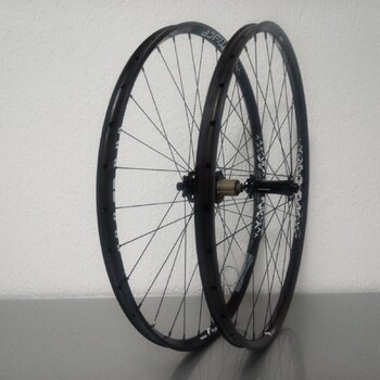 Laufradsatz / 622X25C / Rigida - Ryde / Trace 25mm / Schwarz / Novatec / D462SB-A5A-B12 / HG Body 36,85 MM / 148 MM / Disc (6 Schrauben) / MTB